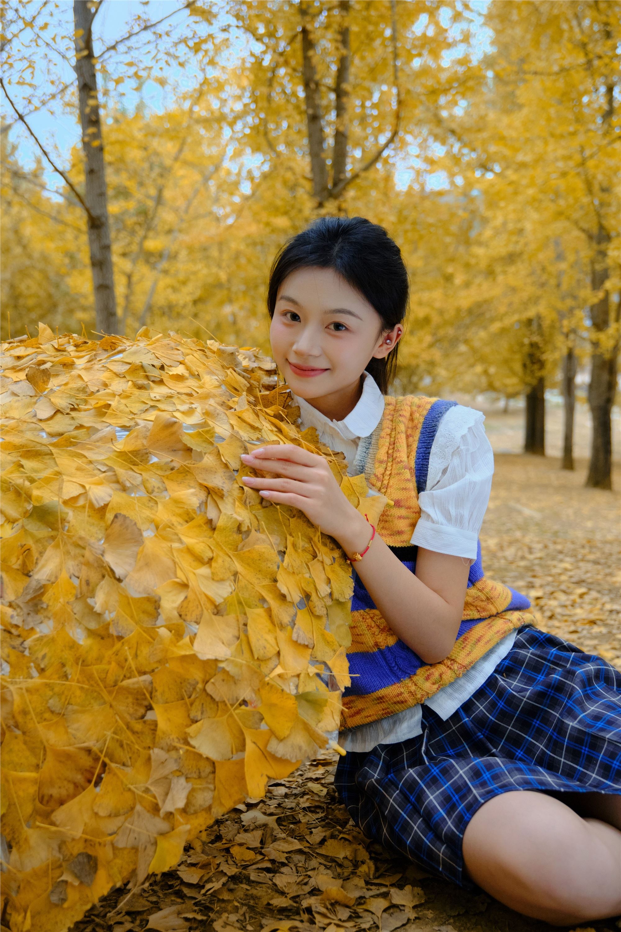 YITUYU艺图语 2025.01.27 银杏少女 小番茄